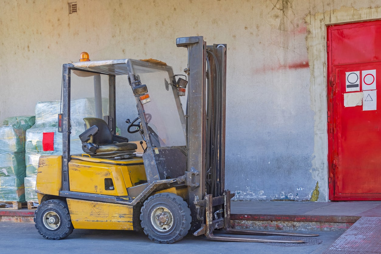 empty-yellow-forklift-outside